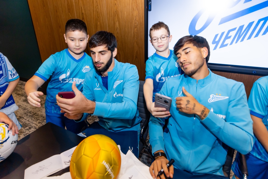 Автограф-сессия для детей из школ «Зенит-Чемпионика» в Казани