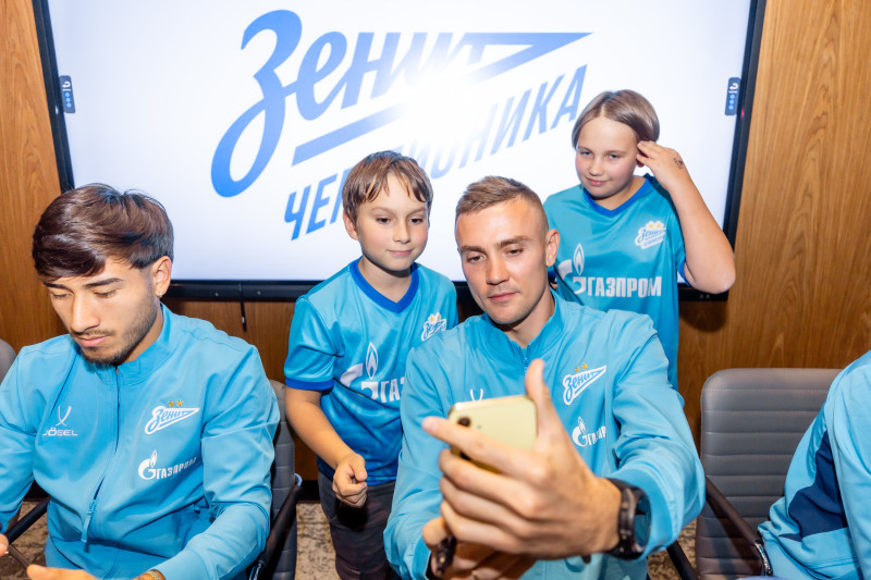 Автограф-сессия для детей из школ «Зенит-Чемпионика» в Казани