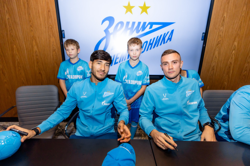 Автограф-сессия для детей из школ «Зенит-Чемпионика» в Казани