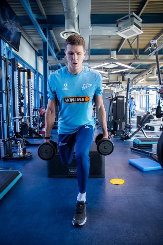 Тренировка основного состава в перерыве на матчи сборных