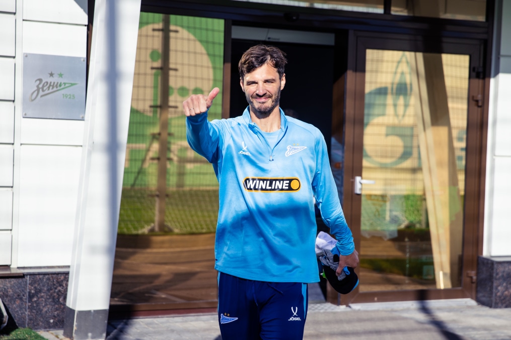 Тренировка основного состава в перерыве на матчи сборных