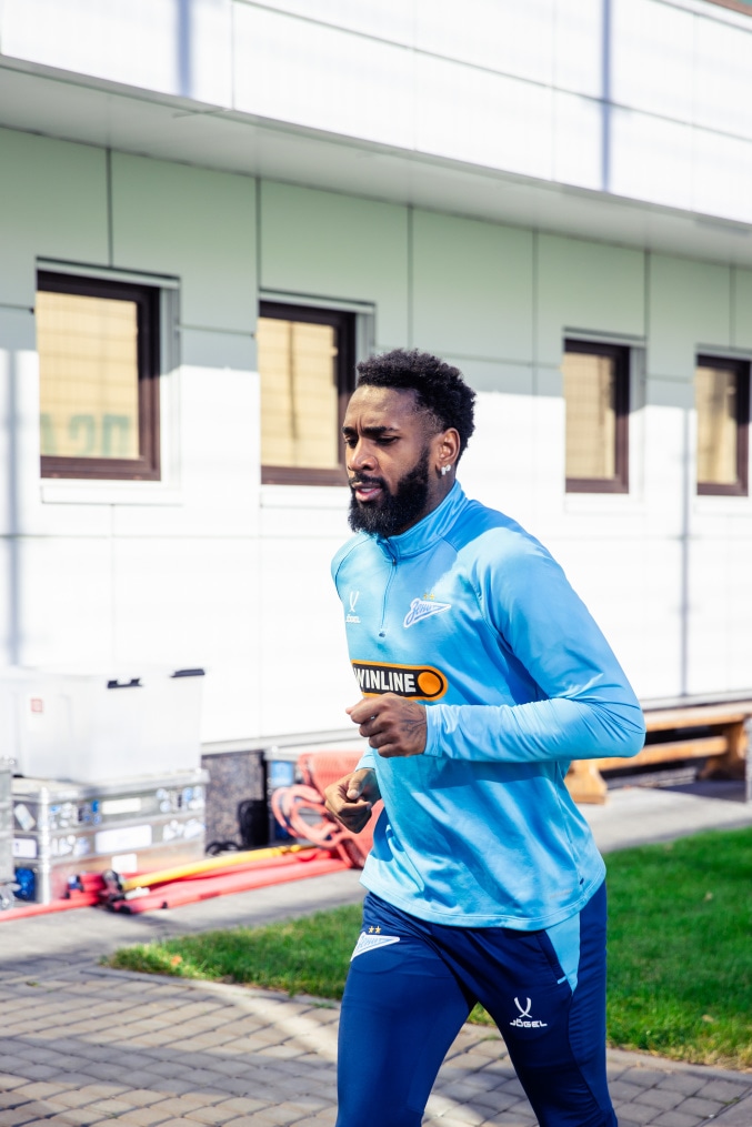 Тренировка основного состава в перерыве на матчи сборных