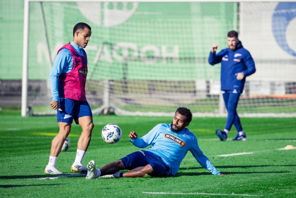 Тренировка основного состава в перерыве на матчи сборных