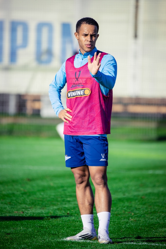 Тренировка основного состава в перерыве на матчи сборных