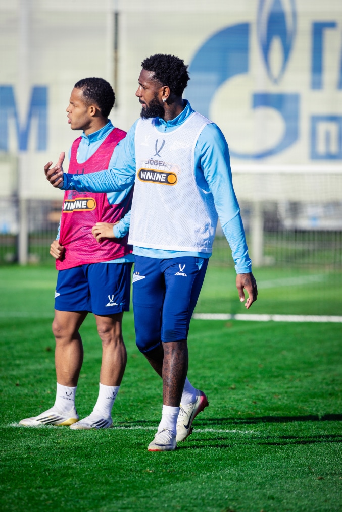 Тренировка основного состава в перерыве на матчи сборных