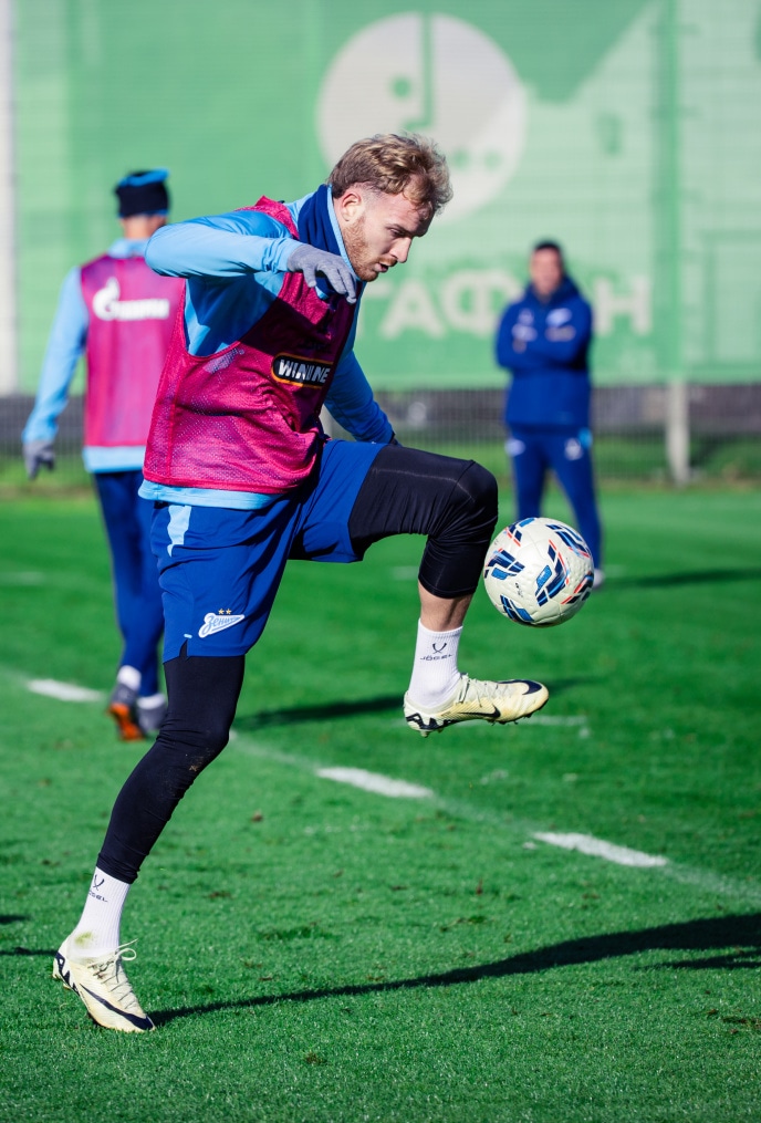 Тренировка основного состава в перерыве на матчи сборных