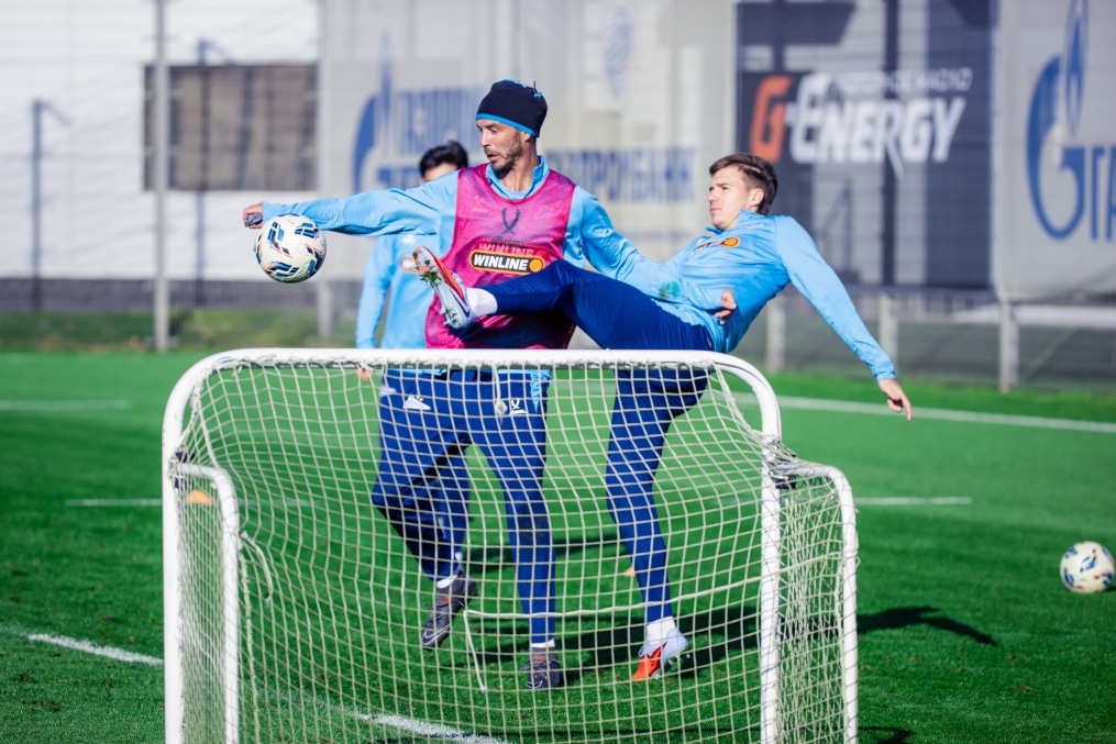Тренировка основного состава в перерыве на матчи сборных