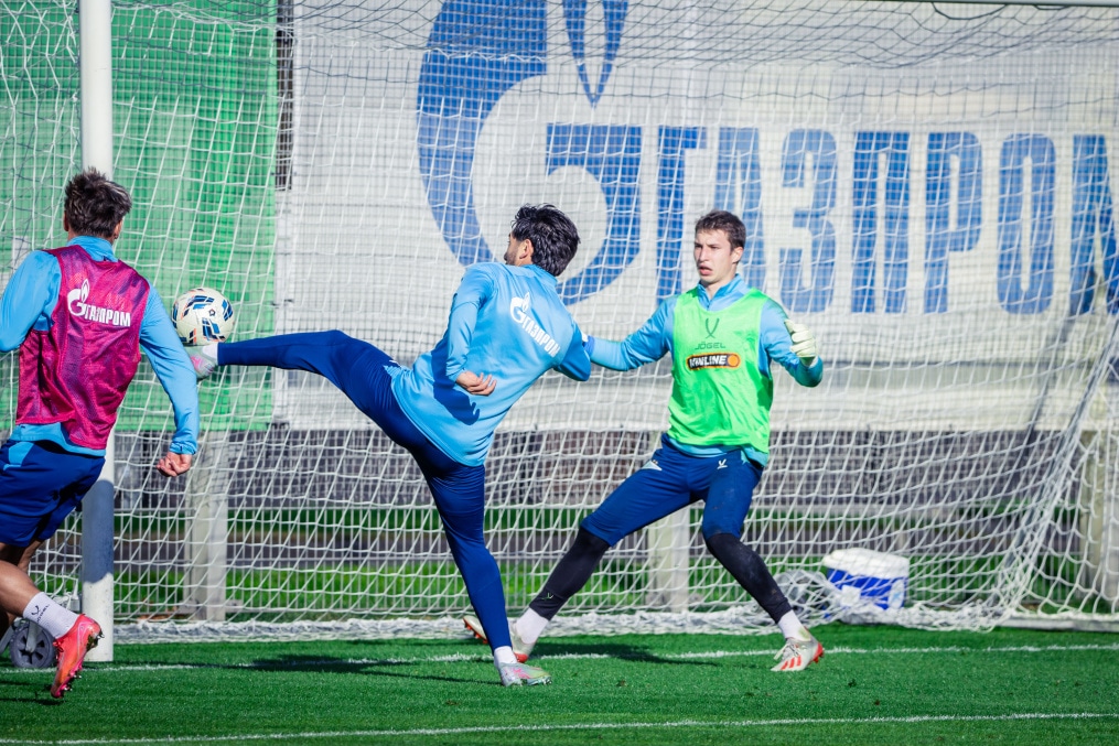 Тренировка основного состава в перерыве на матчи сборных