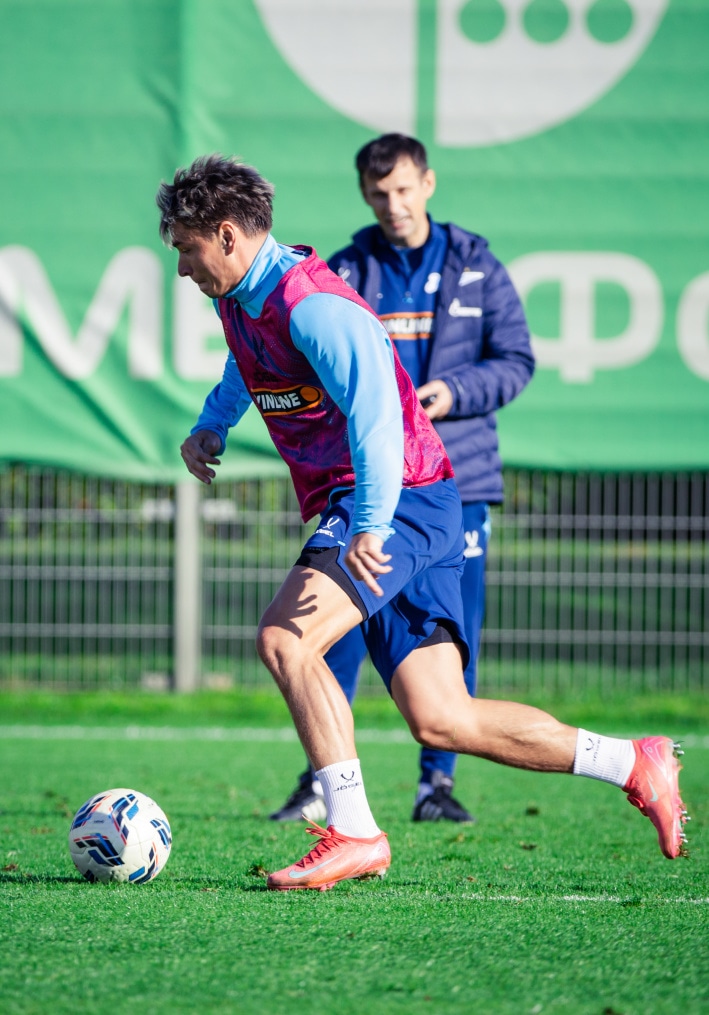 Тренировка основного состава в перерыве на матчи сборных