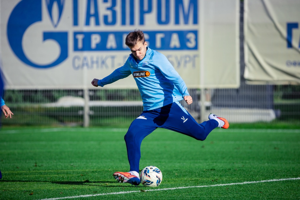 Тренировка основного состава в перерыве на матчи сборных