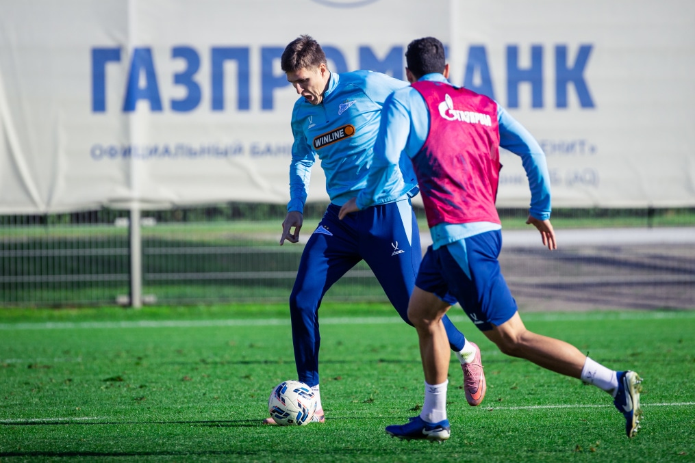 Тренировка основного состава в перерыве на матчи сборных