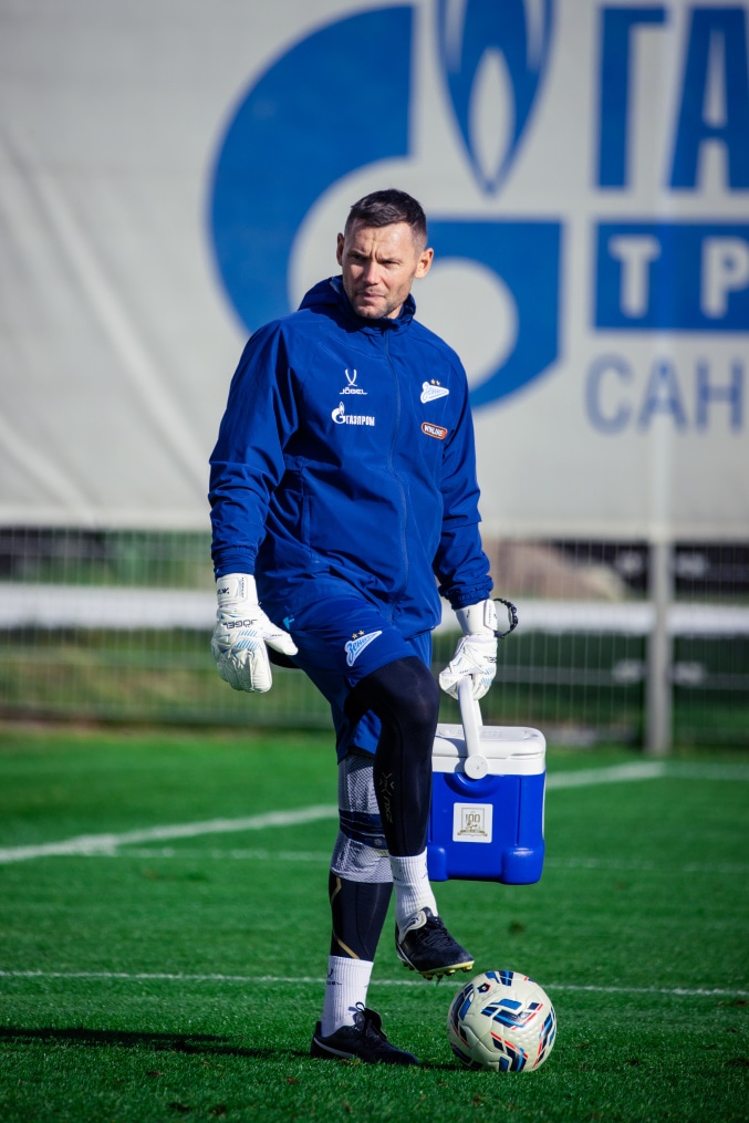 Тренировка основного состава в перерыве на матчи сборных