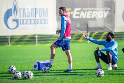 Тренировка основного состава в перерыве на матчи сборных