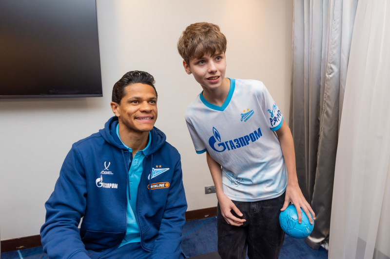 Автограф-сессия для детей школ «Зенит-Чемпионика» в Сочи