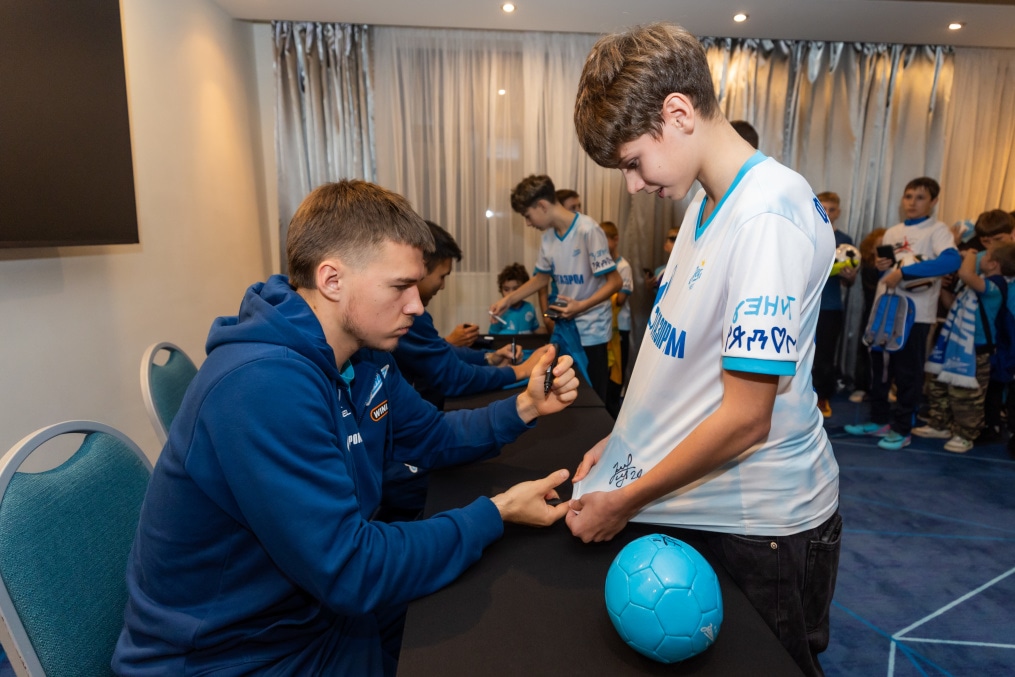 Автограф-сессия для детей школ «Зенит-Чемпионика» в Сочи