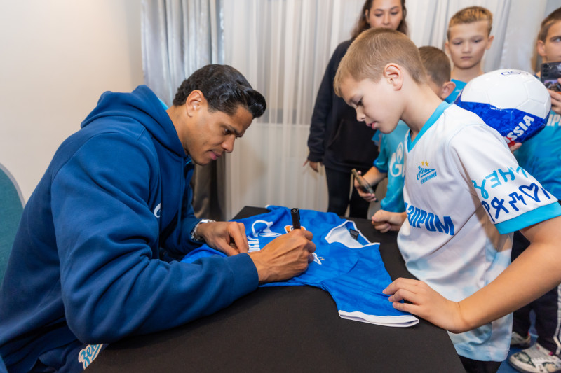 Автограф-сессия для детей школ «Зенит-Чемпионика» в Сочи