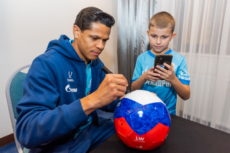 Автограф-сессия для детей школ «Зенит-Чемпионика» в Сочи