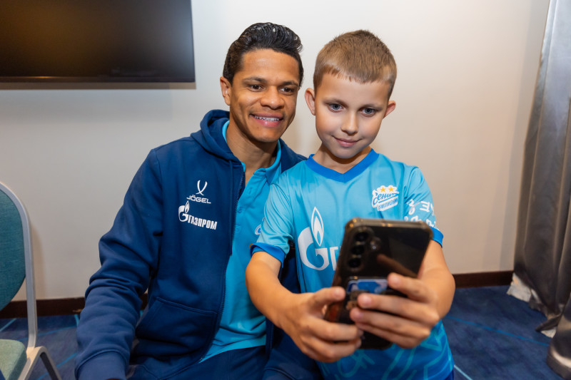 Автограф-сессия для детей школ «Зенит-Чемпионика» в Сочи