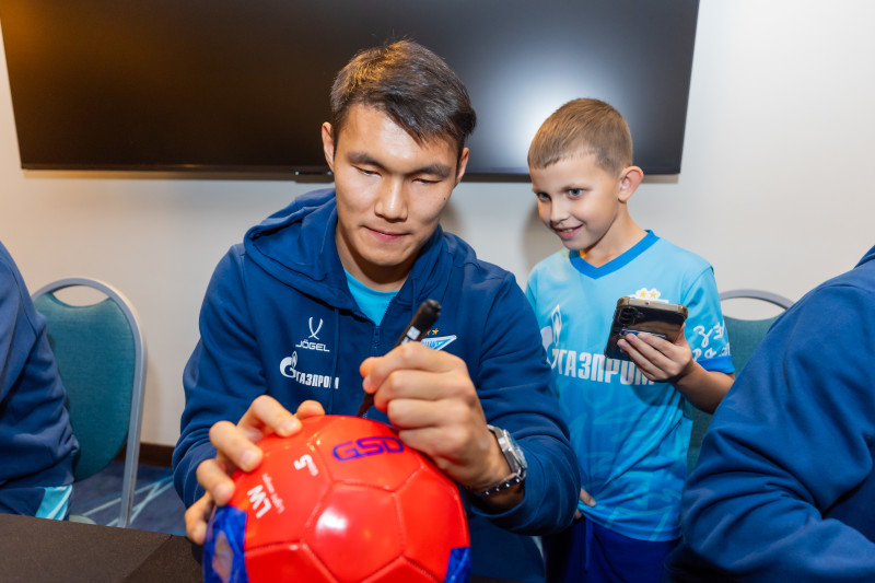 Автограф-сессия для детей школ «Зенит-Чемпионика» в Сочи