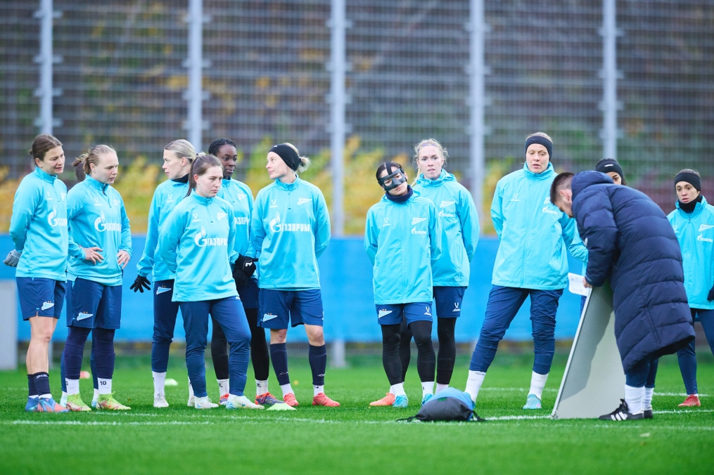 Тренировка женской команды перед матчем с «Локомотивом»
