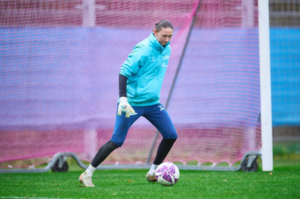 Тренировка женской команды перед матчем с «Локомотивом»