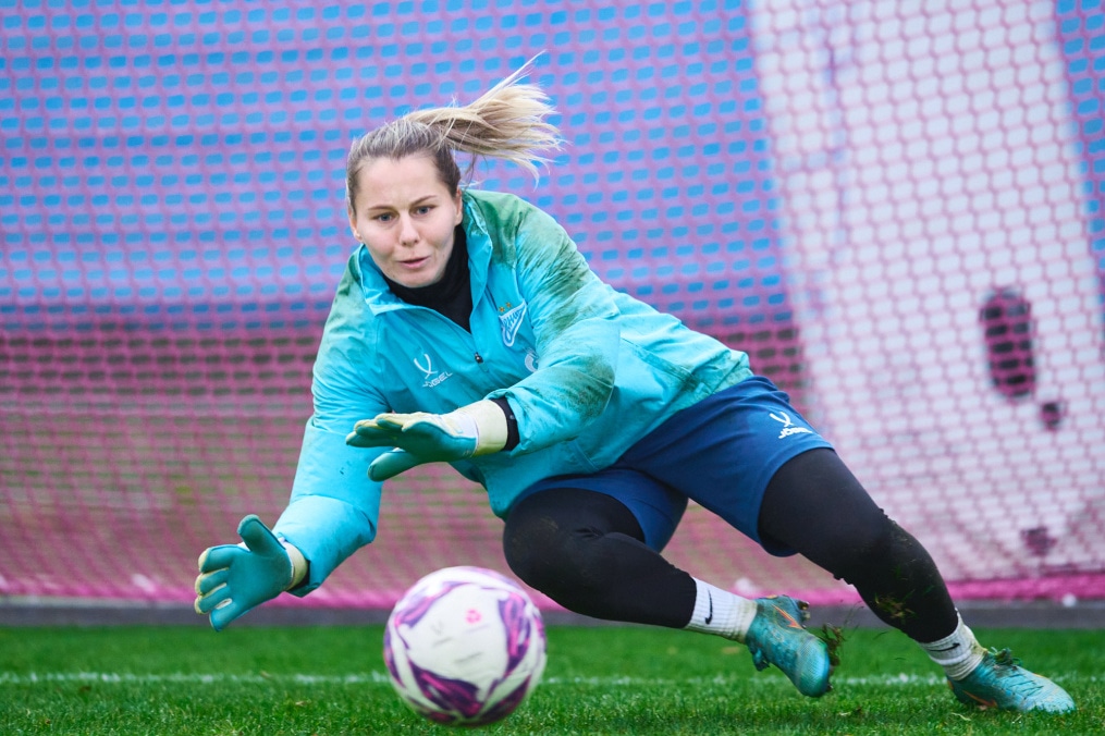 Тренировка женской команды перед матчем с «Локомотивом»