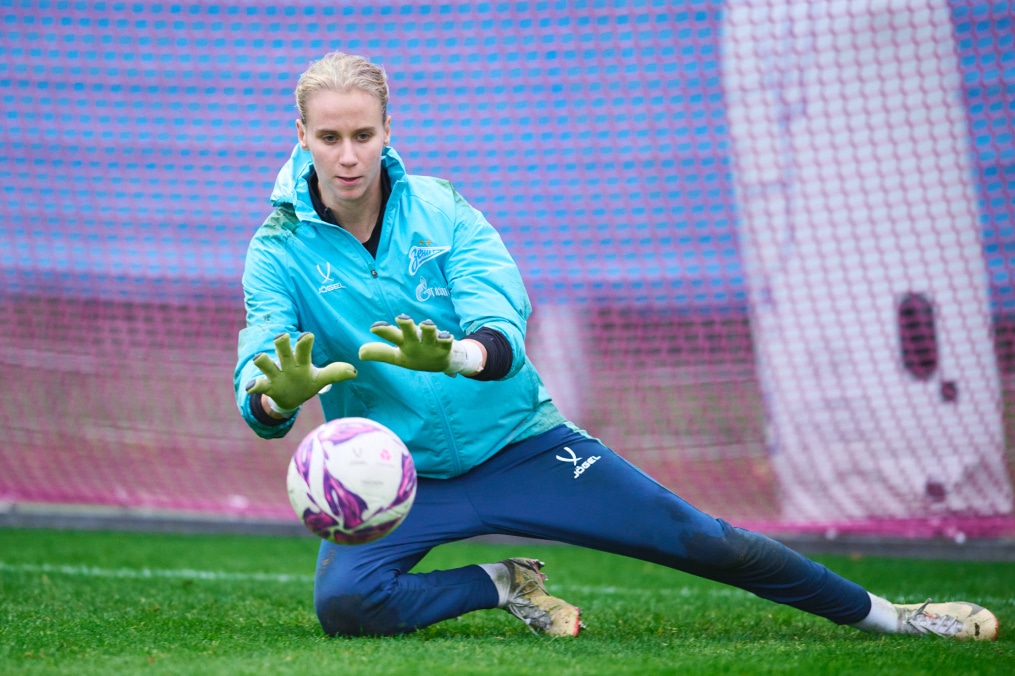 Тренировка женской команды перед матчем с «Локомотивом»