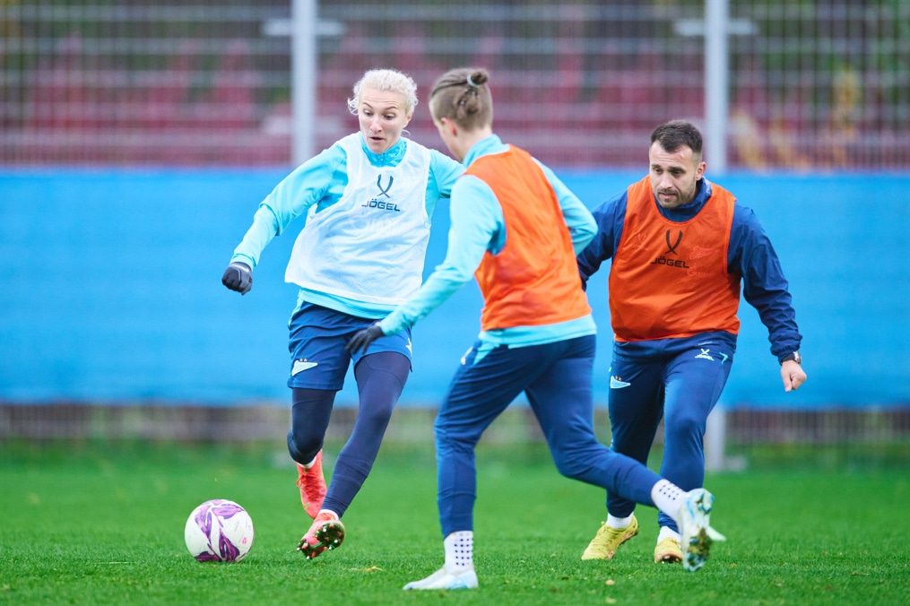 Тренировка женской команды перед матчем с «Локомотивом»