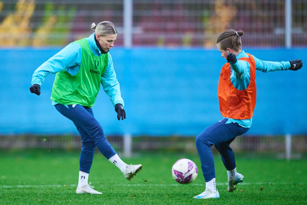 Тренировка женской команды перед матчем с «Локомотивом»
