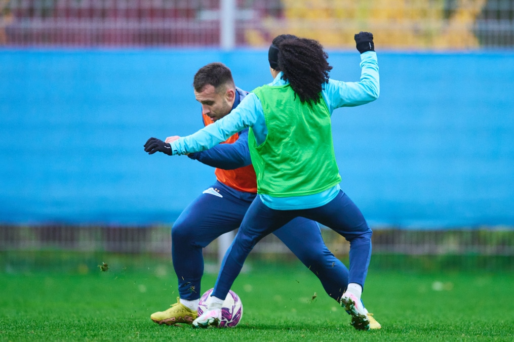 Тренировка женской команды перед матчем с «Локомотивом»