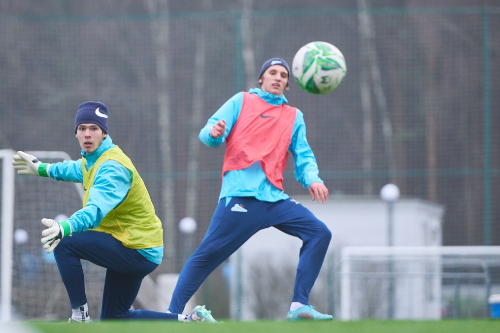 Тренировка «Зенита»-м перед товарищеским матчем с «Зенитом»-2