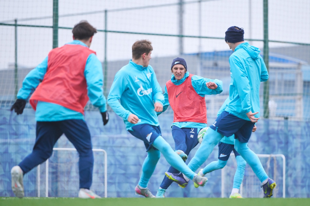 Тренировка «Зенита»-м перед товарищеским матчем с «Зенитом»-2