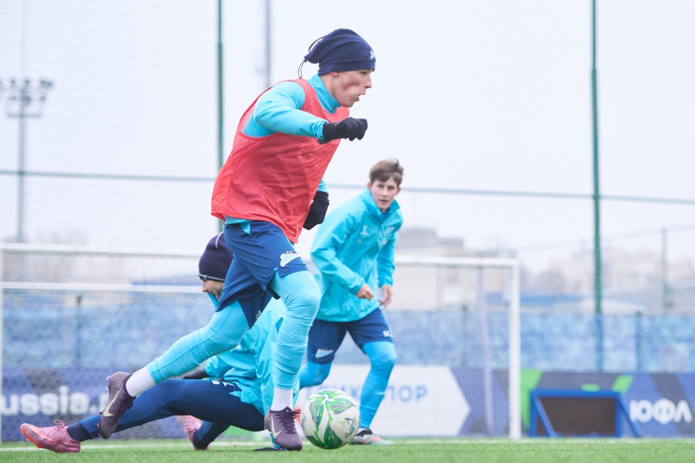 Тренировка «Зенита»-м перед товарищеским матчем с «Зенитом»-2