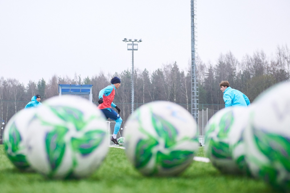 Тренировка «Зенита»-м перед товарищеским матчем с «Зенитом»-2