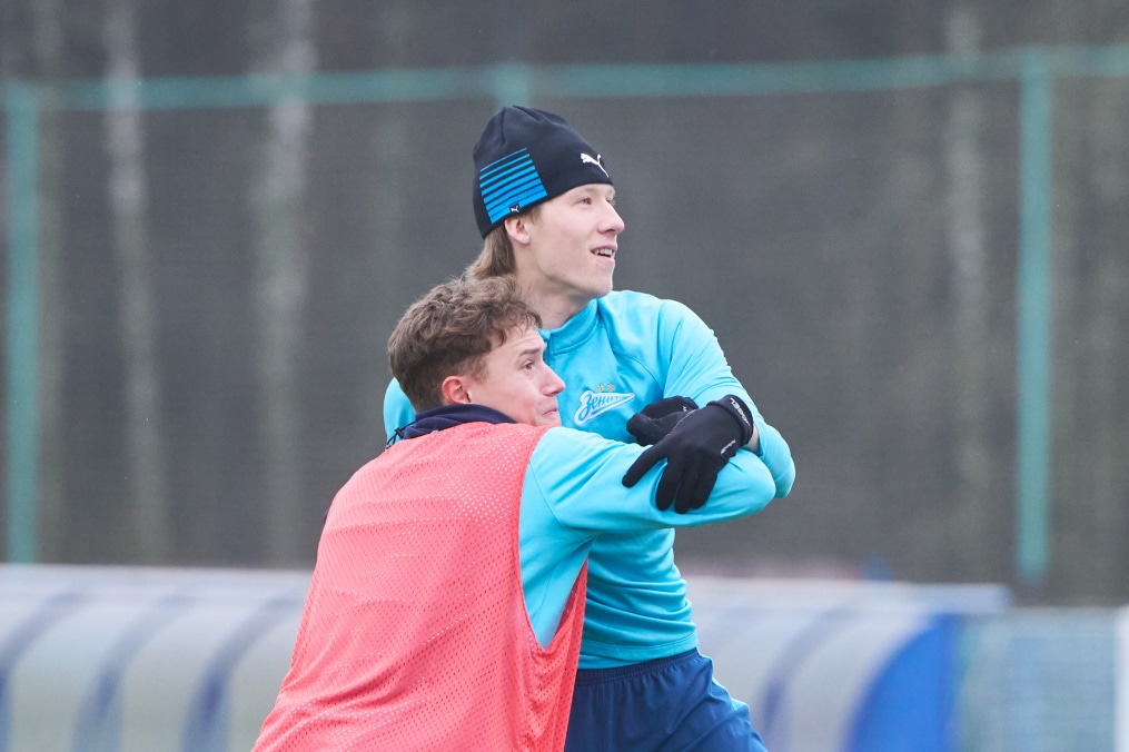 Тренировка «Зенита»-м перед товарищеским матчем с «Зенитом»-2