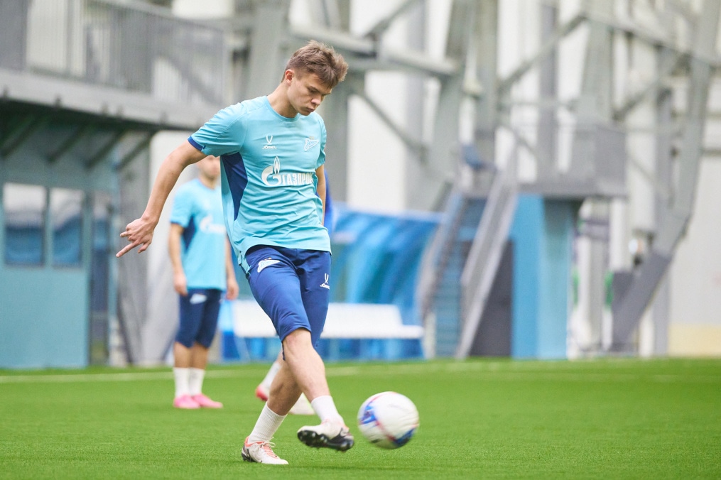 Тренировка «Зенита»-2 перед товарищеским матчем с «Зенитом»-м