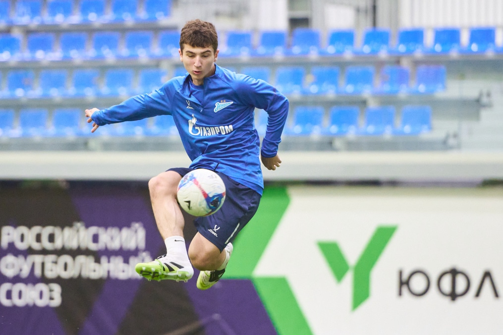 Тренировка «Зенита»-2 перед товарищеским матчем с «Зенитом»-м