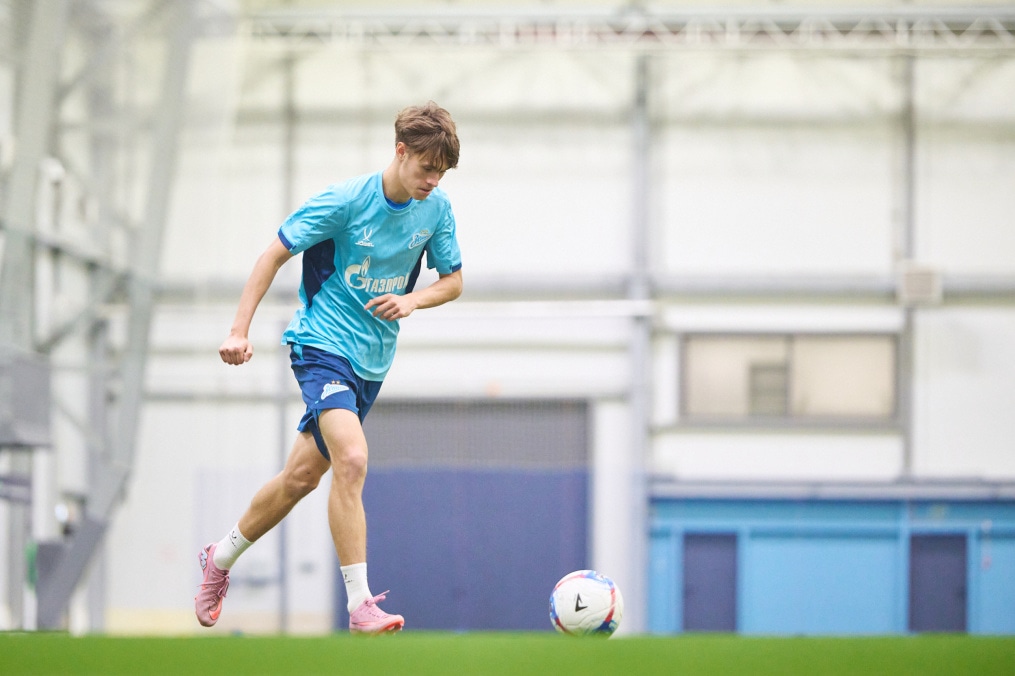 Тренировка «Зенита»-2 перед товарищеским матчем с «Зенитом»-м