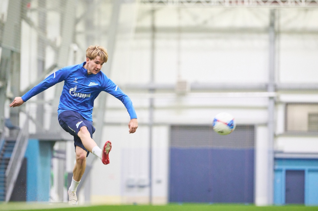 Тренировка «Зенита»-2 перед товарищеским матчем с «Зенитом»-м