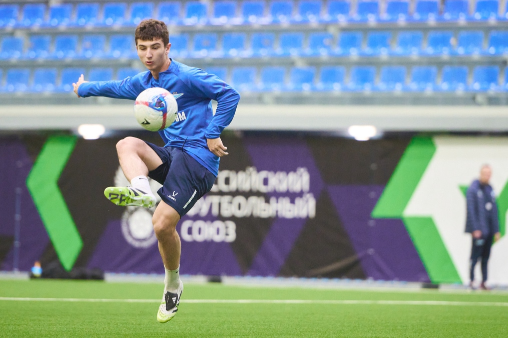 Тренировка «Зенита»-2 перед товарищеским матчем с «Зенитом»-м