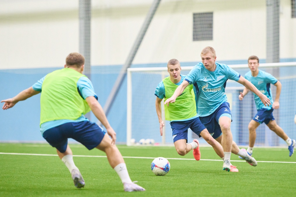 Тренировка «Зенита»-2 перед товарищеским матчем с «Зенитом»-м