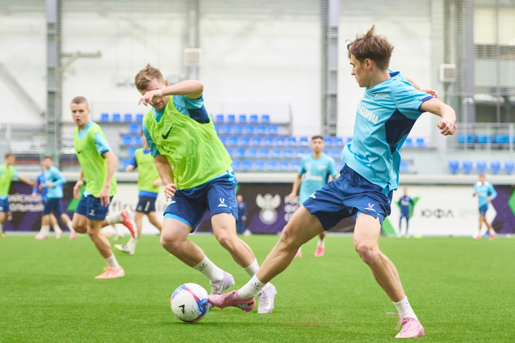 Тренировка «Зенита»-2 перед товарищеским матчем с «Зенитом»-м