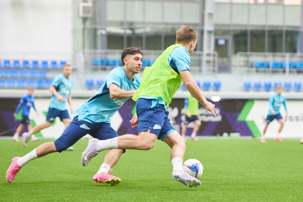 Тренировка «Зенита»-2 перед товарищеским матчем с «Зенитом»-м