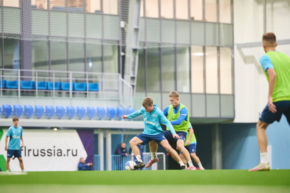 Тренировка «Зенита»-2 перед товарищеским матчем с «Зенитом»-м