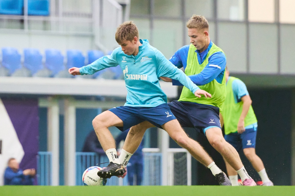 Тренировка «Зенита»-2 перед товарищеским матчем с «Зенитом»-м