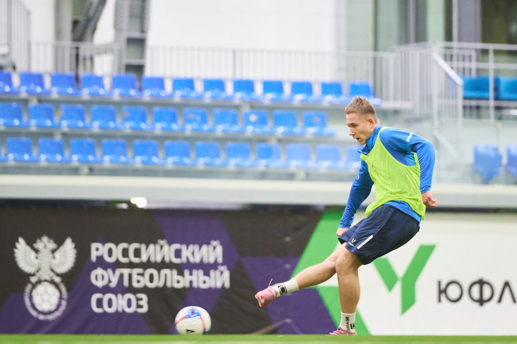 Тренировка «Зенита»-2 перед товарищеским матчем с «Зенитом»-м