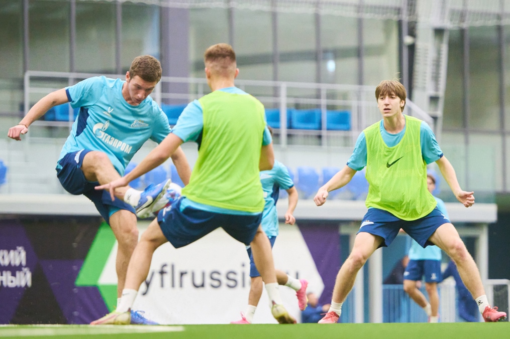Тренировка «Зенита»-2 перед товарищеским матчем с «Зенитом»-м