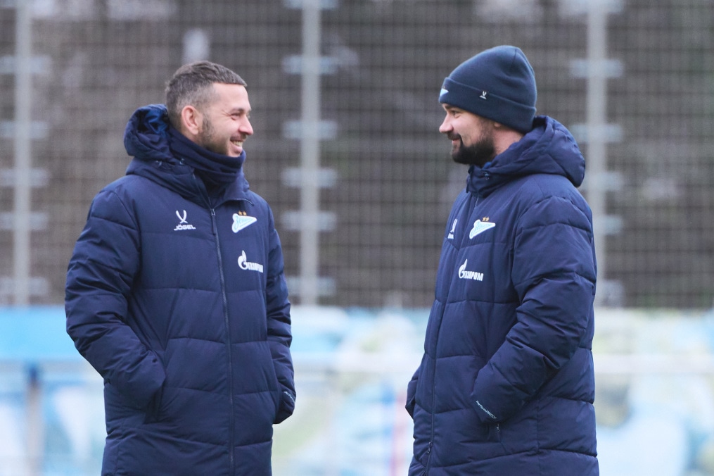 Тренировка женской команды на базе в Удельном парке