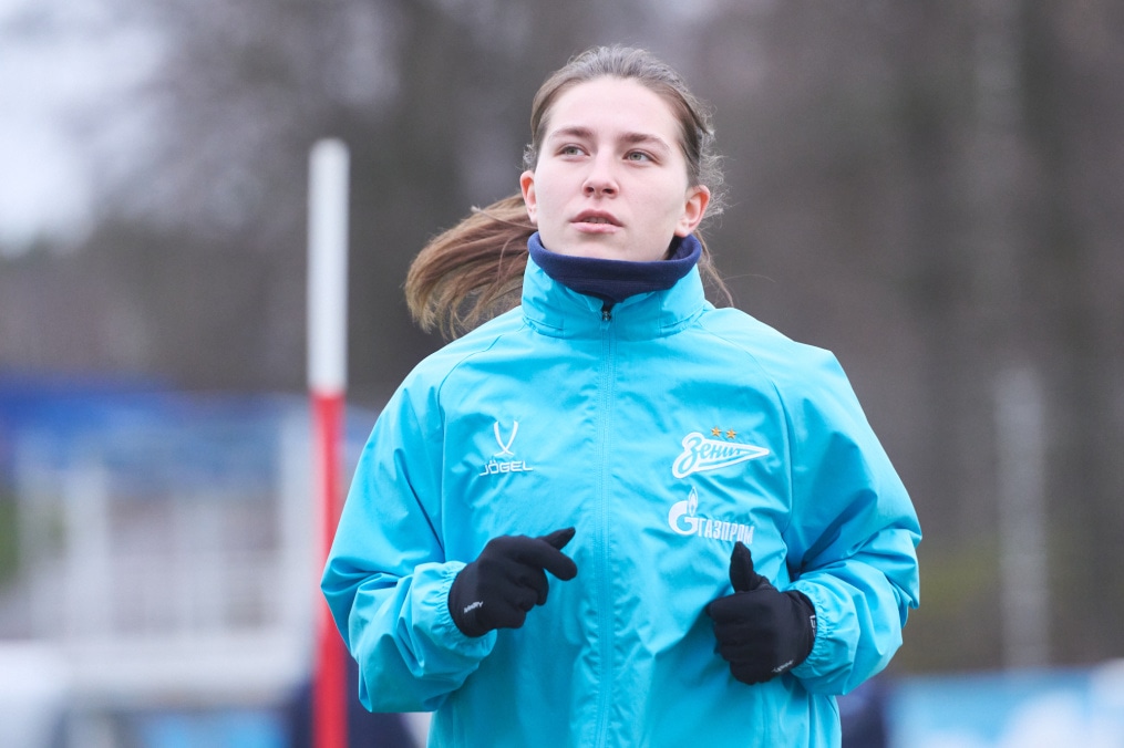 Тренировка женской команды на базе в Удельном парке