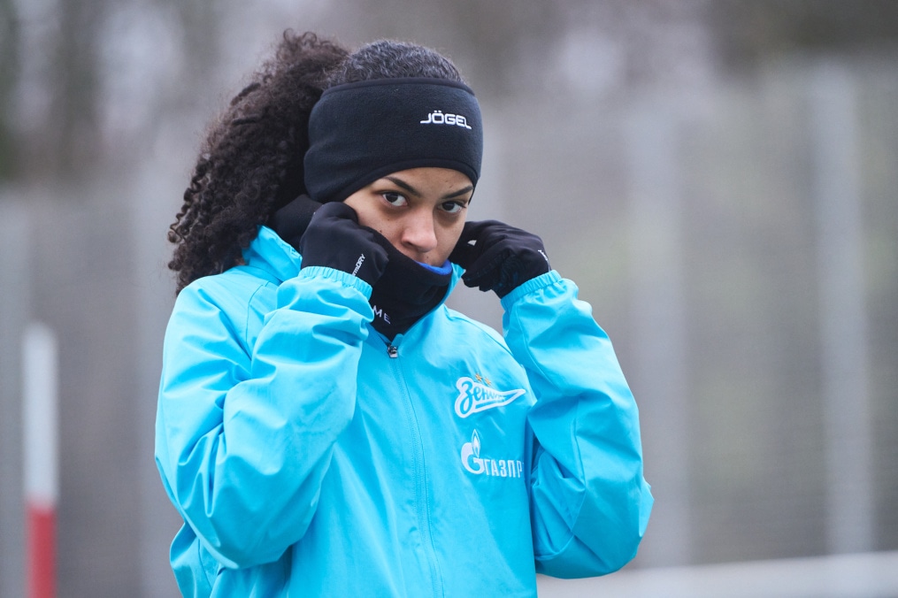 Тренировка женской команды на базе в Удельном парке